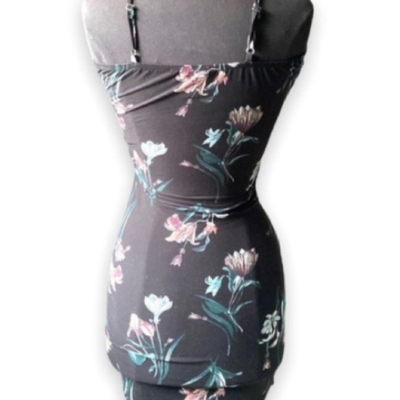 219. Streetwear Society 𝅺Floral dress. Wrap style, black and floral. - Picture 4 of 5